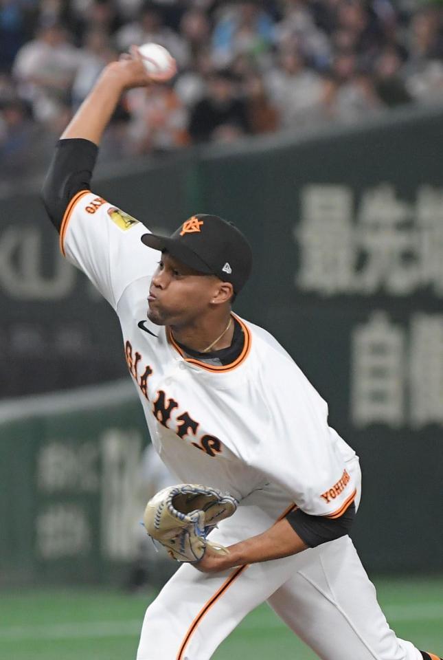 　９回表に登板したマルティネス（撮影・佐藤厚）