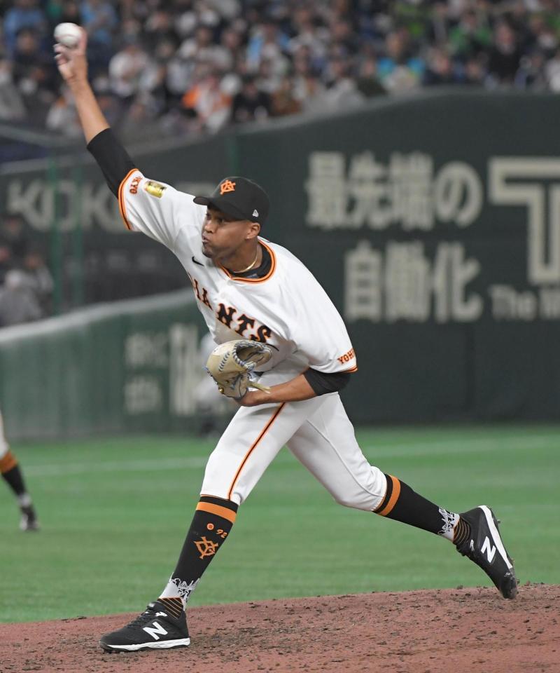 　９回表に登板したマルティネス（撮影・佐藤厚）