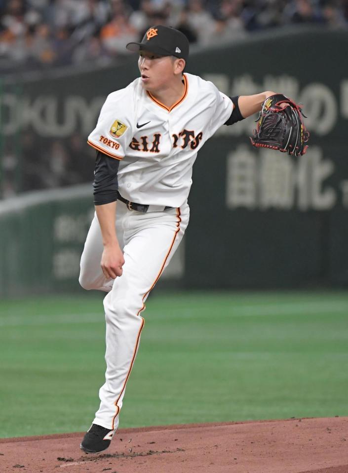 　ヤクルト打線に立ち向かう戸郷（撮影・佐藤厚）