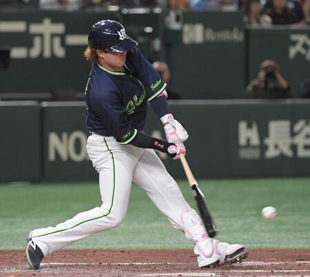 　４回、浜田は左線に逆転の２点適時二塁打を放つ（撮影・佐藤厚）