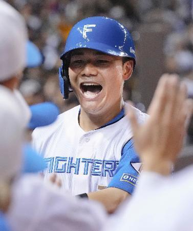 日本ハム、台湾の中信兄弟に快勝　万波、清宮幸が本塁打