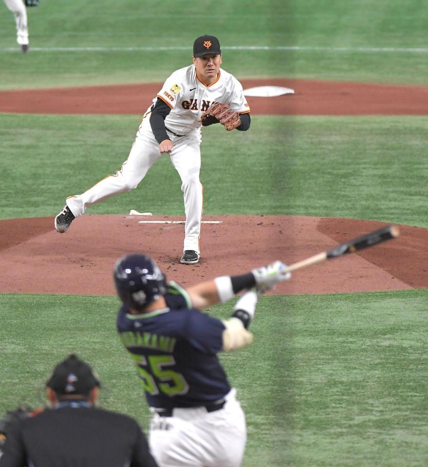 　１回、村上を左飛に打ち取る田中将（撮影・佐藤厚）