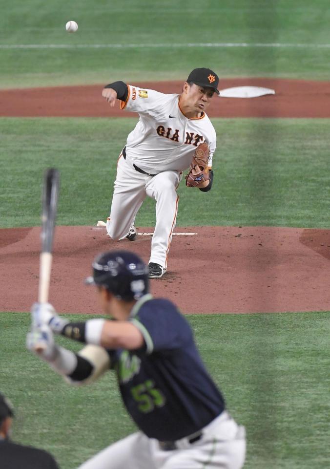 　１回、村上と対決する田中将（撮影・佐藤厚）