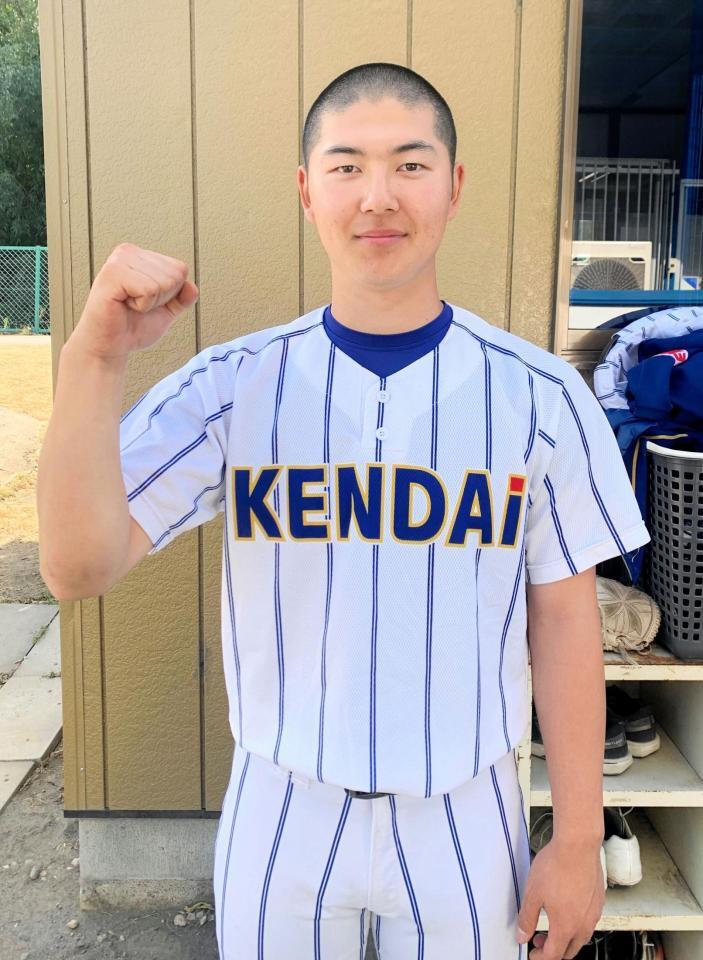 　今年初の対外試合で２安打を放った健大高崎・佐藤龍