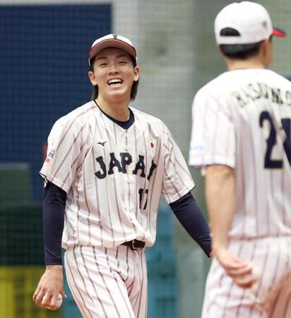 　笑顔を見せて練習する常広（撮影・立川洋一郎）