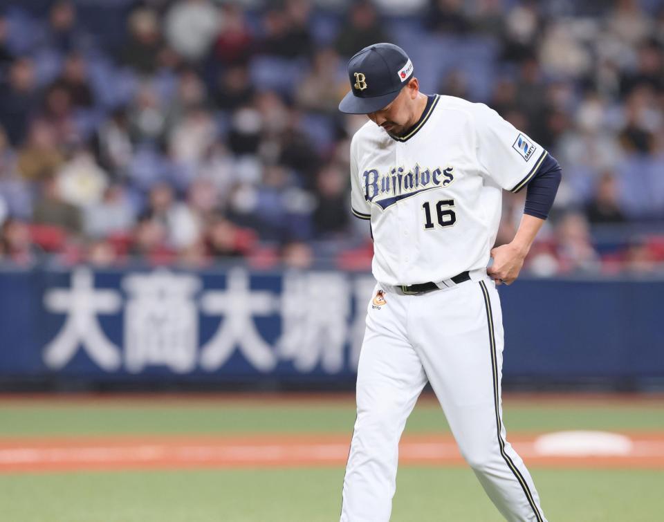 　５回、降板する平野（撮影・石井剣太郎）