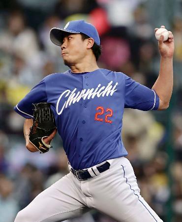 　阪神戦に３番手で登板した中日・大野＝甲子園