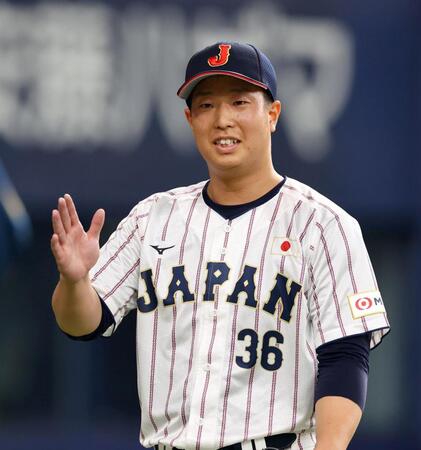 　４回、無失点に抑えベンチに戻る塹江（撮影・山口登）