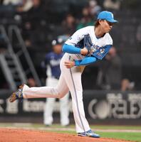 　６回から登板した山崎（撮影・中島達哉）