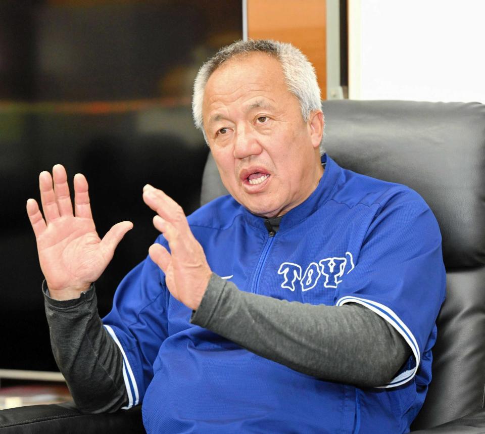 　選手との関わり方について語る東洋大姫路・岡田監督（撮影・今井雅貴）