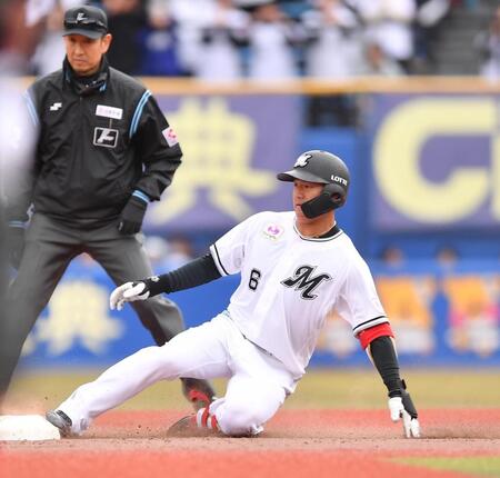 　５回、左線二塁打を放ち滑り込む西川（撮影・開出牧）