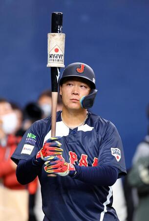 　打撃練習に備える大山（撮影・山口登）