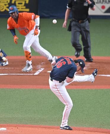 　１回、プロファーを打ちとる種市（撮影・飯室逸平）