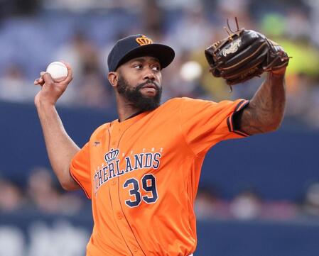 　先発し力投するマルティス（撮影・立川洋一郎）