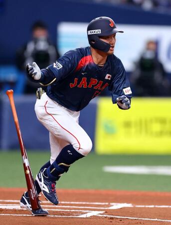 　６回、二直に倒れる矢野（撮影・山口登）