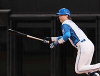 　３回、内野安打を放つ山崎（撮影・中島達哉）