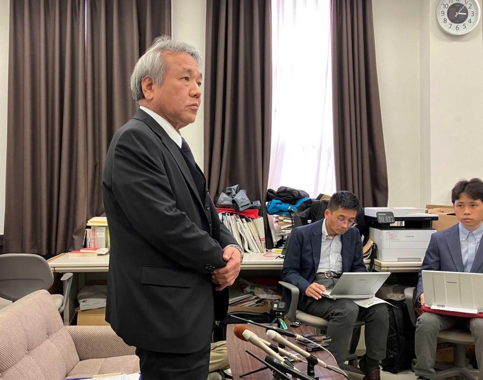 　会見に出席した龍谷大平安・山脇校長