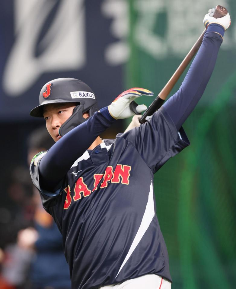 　打撃練習する大山（撮影・立川洋一郎）