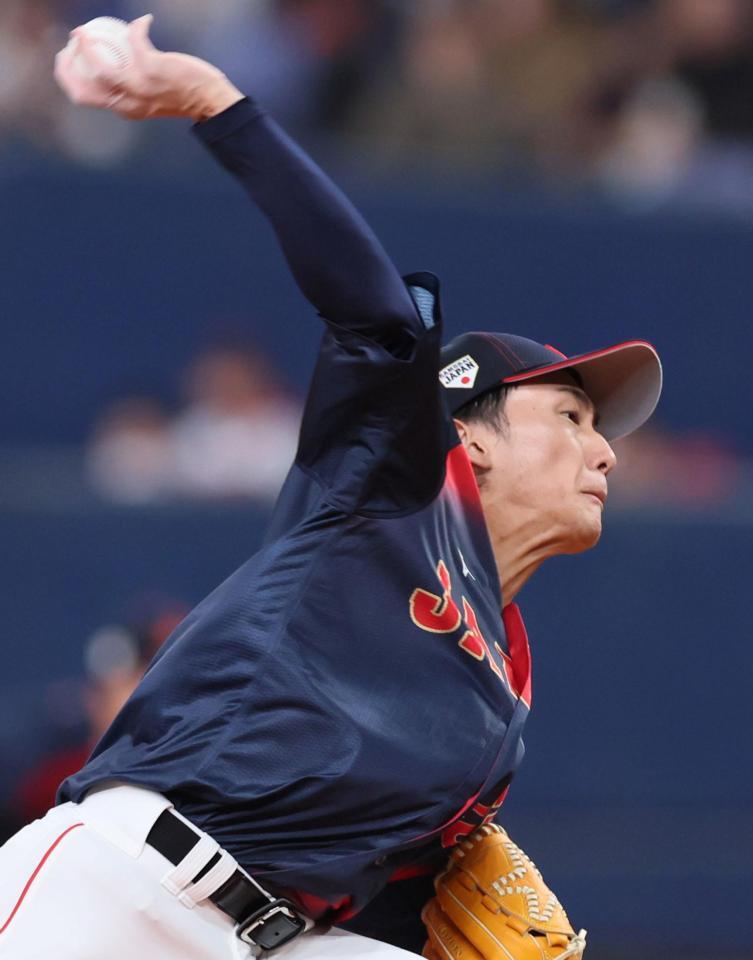 　３回に登板し力投する大津（撮影・立川洋一郎）