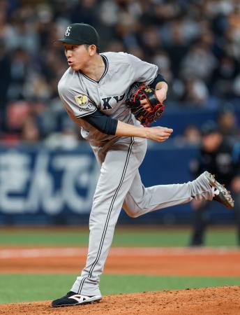 　４回無失点の巨人・戸郷＝京セラドーム