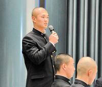 　センバツの優勝候補として多く票を獲得した横浜・阿部葉主将