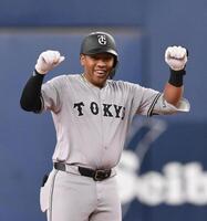 　６回、２点二塁打を放ちガッツポーズのオコエ（撮影・西田忠信）