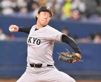 　力投する先発の山崎（撮影・西田忠信）