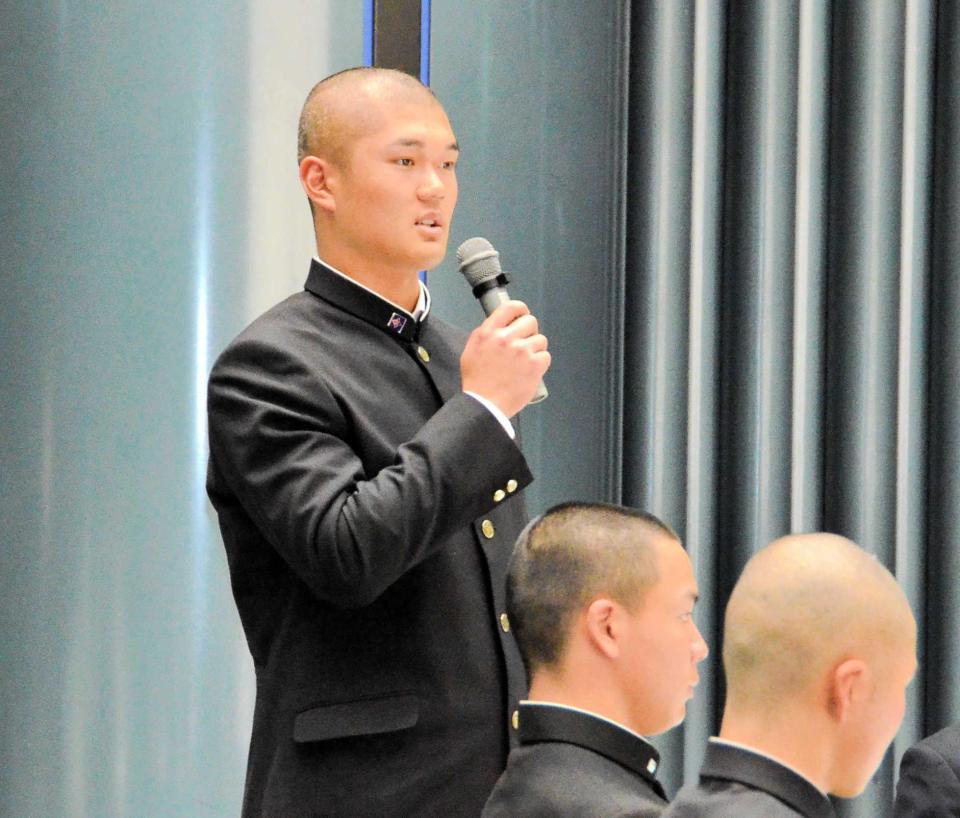 　センバツの優勝候補として多く票を獲得した横浜・阿部葉主将