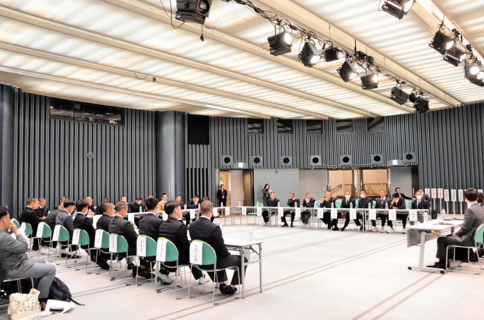 　センバツ出場３２校の主将による「キャプテントーク」が開催された