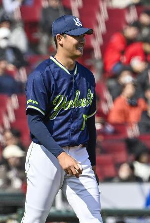 　先発し、５回を無失点と好投したヤクルト・奥川＝マツダ