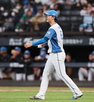 ８回に登板するも同点を許した山城（撮影・中島達哉）