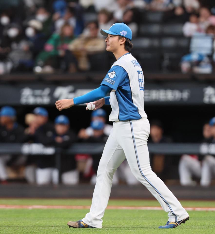 ８回に登板するも同点を許した山城（撮影・中島達哉）