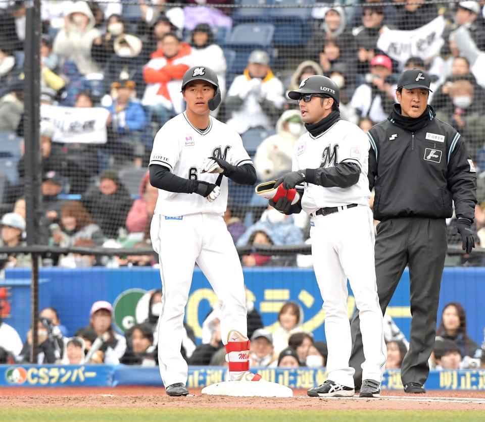 ３回、西川は中前適時打を放つ（撮影・佐藤厚）