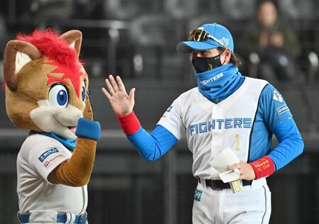 　メンバー表交換を終えた新庄監督