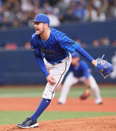 　先発して３回２失点のバウアー（撮影・立川洋一郎）