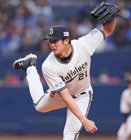 　９回に登板し１イニングを無失点に抑えた山崎（撮影・立川洋一郎）