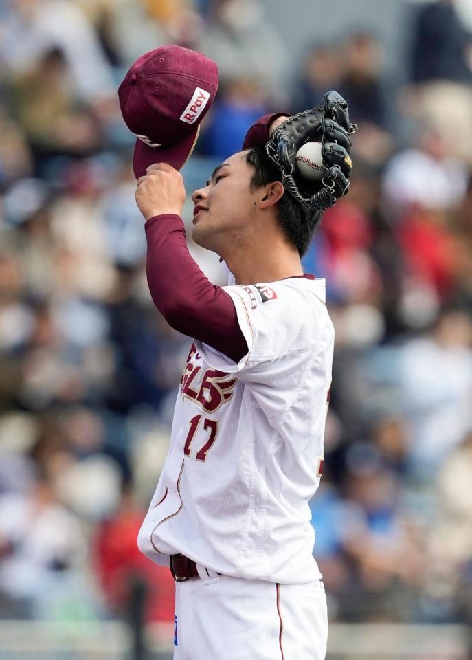 　１回、追加点を許し、汗を拭う古謝