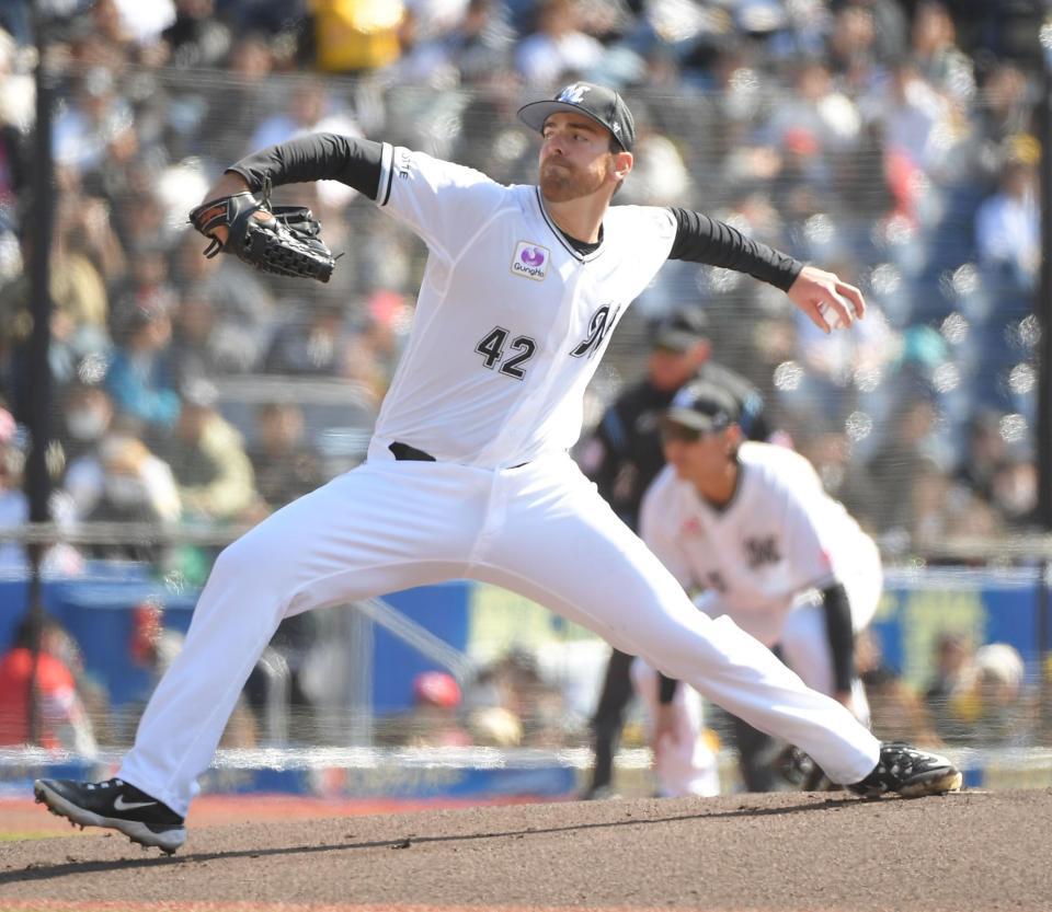 　ソフトバンク打線を相手に力投するサモンズ（撮影・佐藤厚）