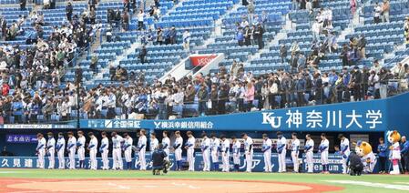 　黙とうをするＤｅＮＡナイン（撮影・佐々木彰尚）