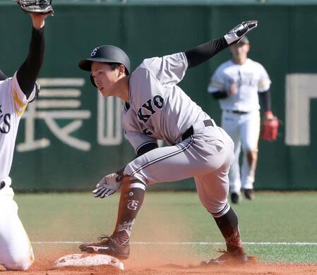 　４回、二盗を決めた浦田