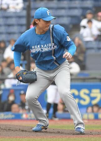 　ロッテ打線を相手に力投する山崎（撮影・佐藤厚）