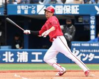 　３回、秋山は三塁ゴロに倒れる（撮影・佐々木彰尚）