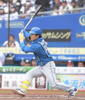 　２回、水野は右前適時打を放つ（撮影・佐藤厚）