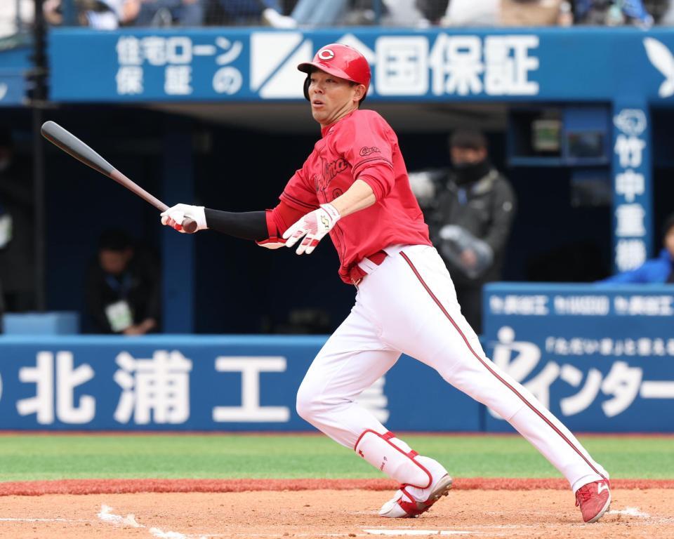 　３回、秋山は三塁ゴロに倒れる（撮影・佐々木彰尚）