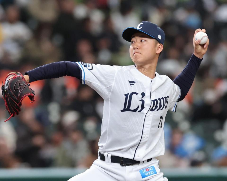 　先発し、力投する菅井（撮影・田中太一）