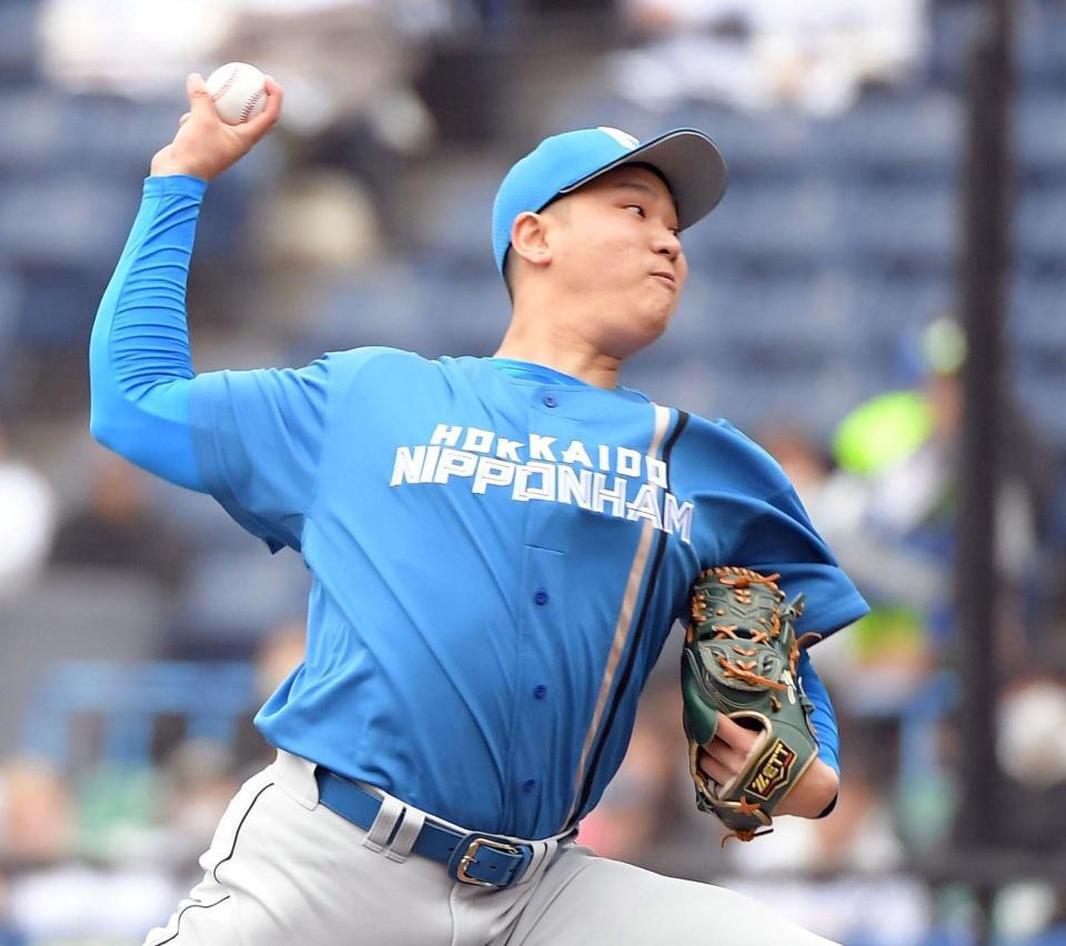 　６回裏、３番手で登板し三者凡退に抑えた古林（撮影・佐藤厚）