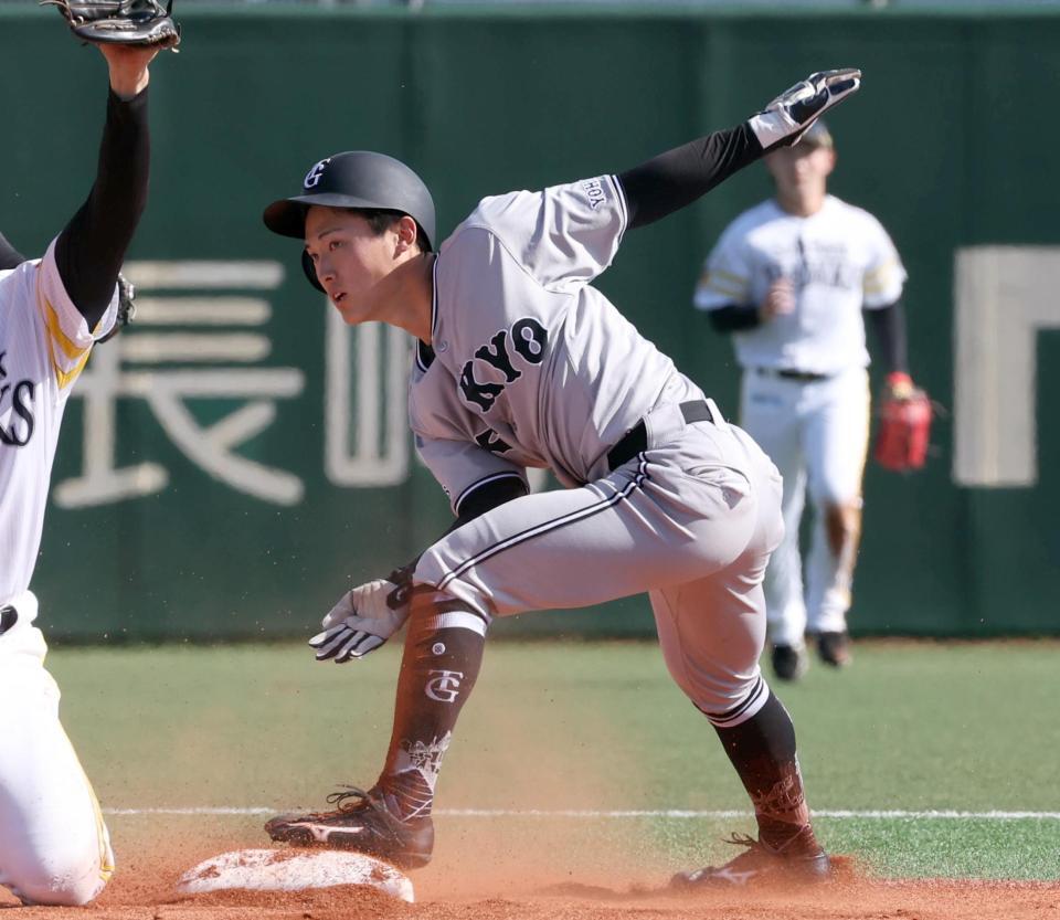 　４回、二盗を決めた浦田