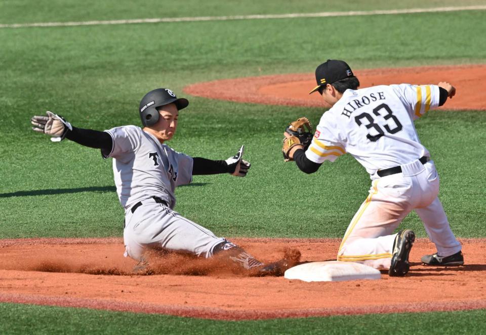 　４回、二盗を決める浦田