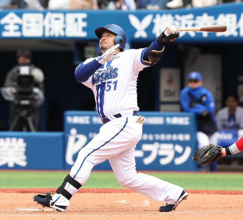 　５回、宮崎は左越えに２ランを放つ（撮影・佐々木彰尚）