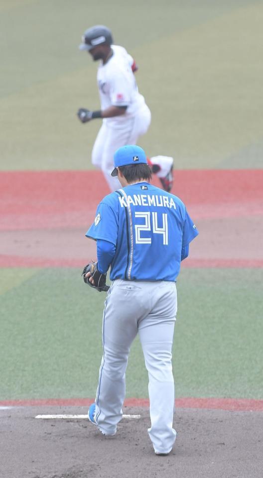 　１回、金村はポランコに先制２ランを打たれる（撮影・佐藤厚）